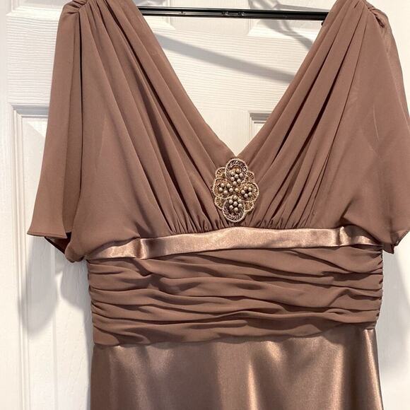 GOWN by Patra. Gorgeous shimmering sexy sophisticated comfortable dress 10
C - Picture 5 of 16